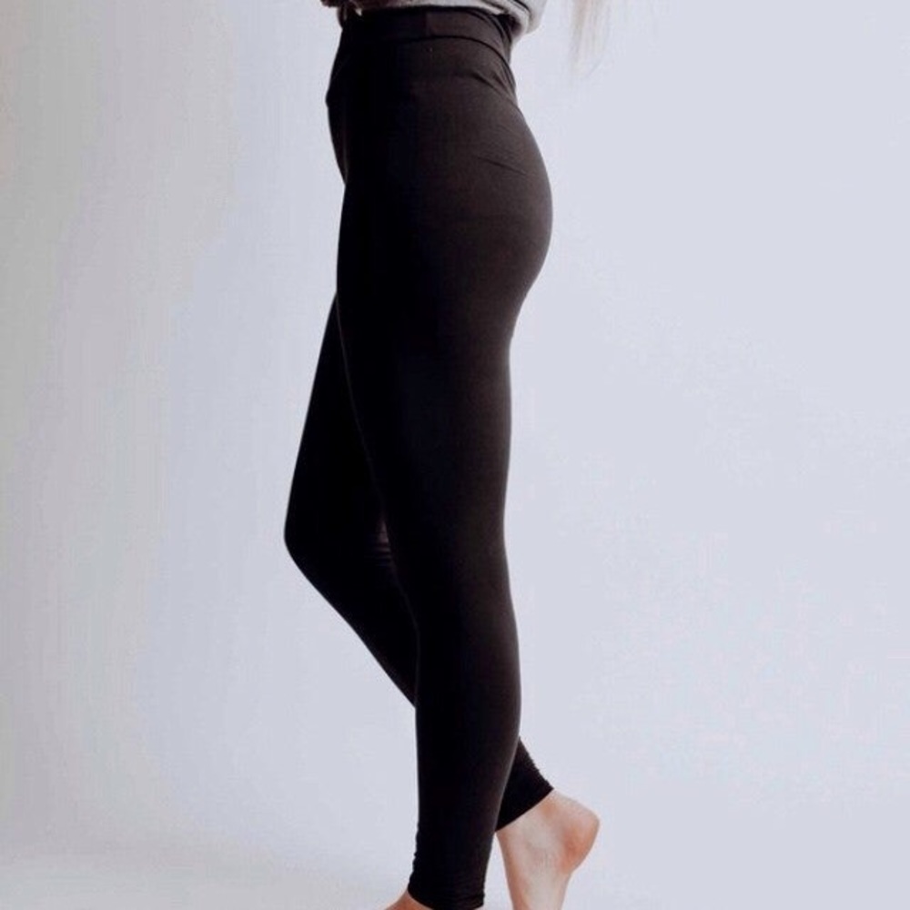 BLACK LEGGINGS *Softest EVER*